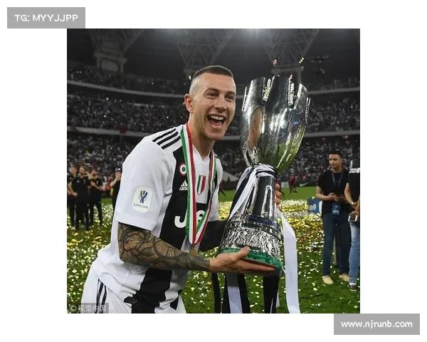 尤文图斯决赛力克阿贾克斯成功夺冠 捧起荣耀奖杯书写历史新篇章